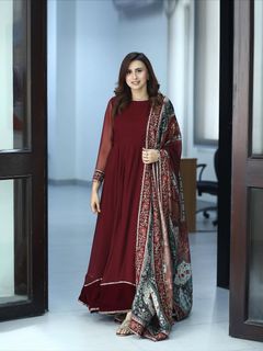 Madiha Naqvi feet photo 10