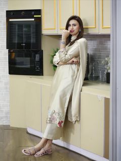 Madiha Naqvi feet photo 1