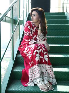 Madiha Naqvi feet photo 19