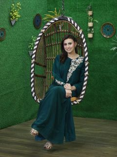 Madiha Naqvi feet photo 12