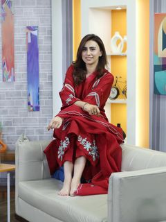 Madiha Naqvi feet photo 5