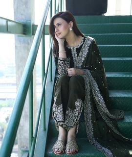 Madiha Naqvi feet photo 14
