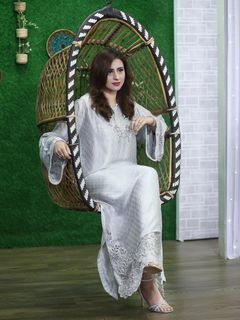 Madiha Naqvi feet photo 10