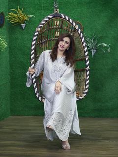 Madiha Naqvi feet photo 9