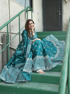Madiha Naqvi feet photo 8