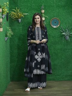 Madiha Naqvi feet photo 10