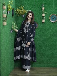 Madiha Naqvi feet photo 9