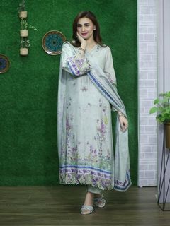 Madiha Naqvi feet photo 7