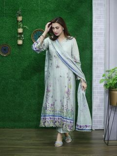 Madiha Naqvi feet photo 6