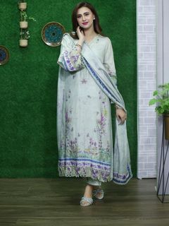 Madiha Naqvi feet photo 5