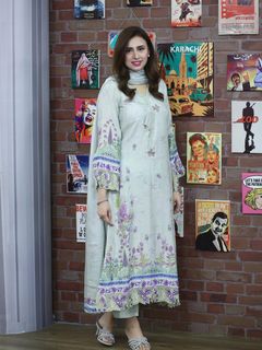 Madiha Naqvi feet photo 2