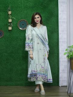 Madiha Naqvi feet photo 1