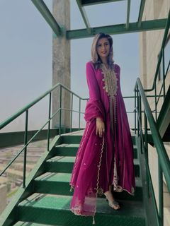 Madiha Naqvi feet photo 1