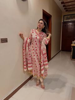 Madiha Naqvi feet photo 17