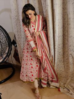 Madiha Naqvi feet photo 16