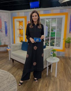 Madiha Naqvi feet photo 12