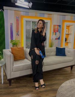 Madiha Naqvi feet photo 10