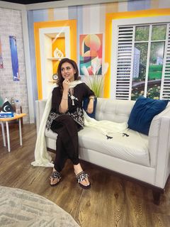 Madiha Naqvi feet photo 1