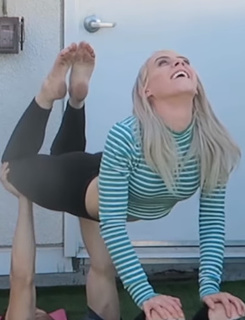 Madilyn Bailey feet photo 6
