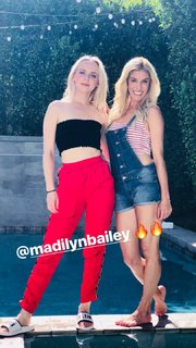 Madilyn Bailey feet photo 2