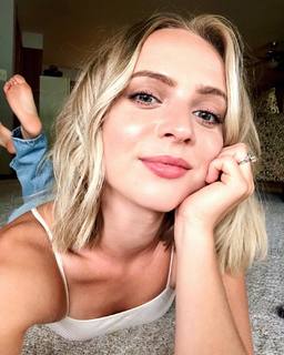 Madilyn Bailey feet photo 12
