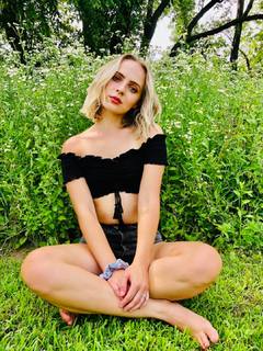 Madilyn Bailey feet photo 9