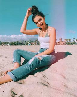 Madison Bailey feet photo thumbnail