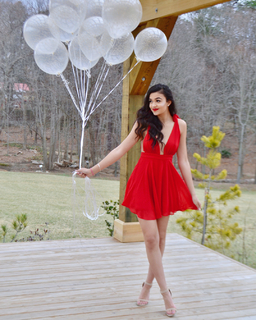Madison Bailey feet photo thumbnail