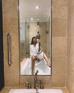 Madison Bailey feet photo thumbnail