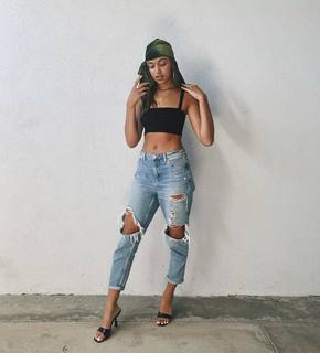 Madison Bailey feet photo thumbnail