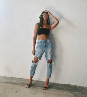 Madison Bailey feet photo thumbnail