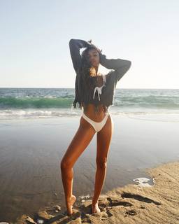 Madison Bailey feet photo thumbnail