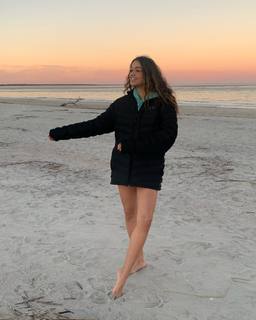 Madison Bailey feet photo thumbnail