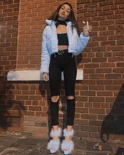 Madison Bailey feet photo thumbnail