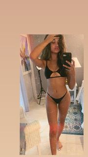 Madison Bailey feet photo thumbnail