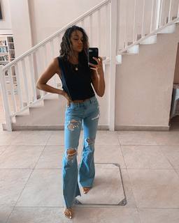 Madison Bailey feet photo thumbnail