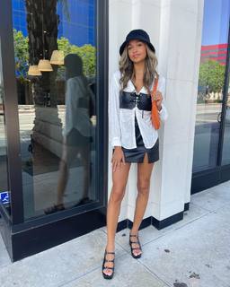 Madison Bailey feet photo thumbnail