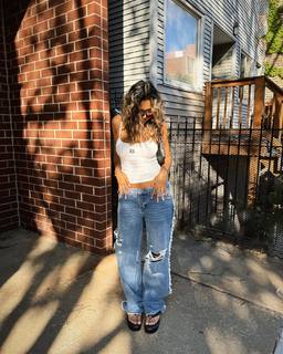 Madison Bailey feet photo thumbnail