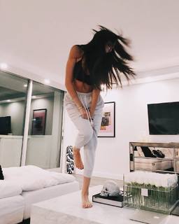 Madison Beer feet photo thumbnail