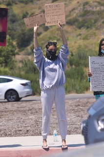 Madison Beer feet photo thumbnail