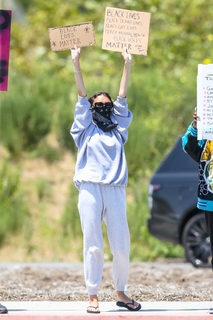 Madison Beer feet photo thumbnail