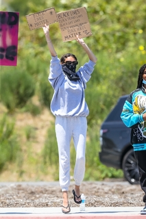 Madison Beer feet photo thumbnail