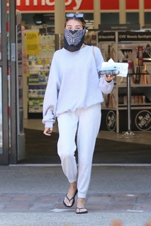 Madison Beer feet photo thumbnail