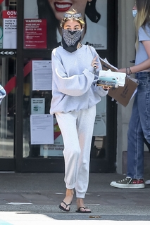 Madison Beer feet photo thumbnail
