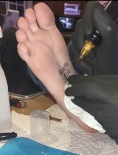 Madison Beer feet photo thumbnail