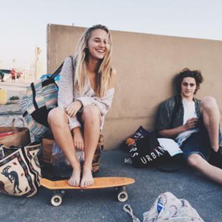 Madison Iseman feet photo thumbnail