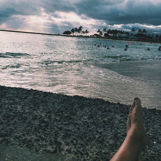 Madison Iseman feet photo thumbnail