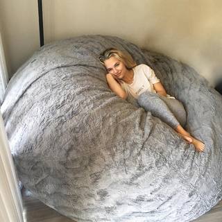 Madison Iseman feet photo thumbnail