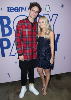Madison Iseman feet photo thumbnail