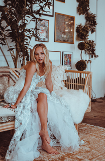 Madison Iseman feet photo thumbnail